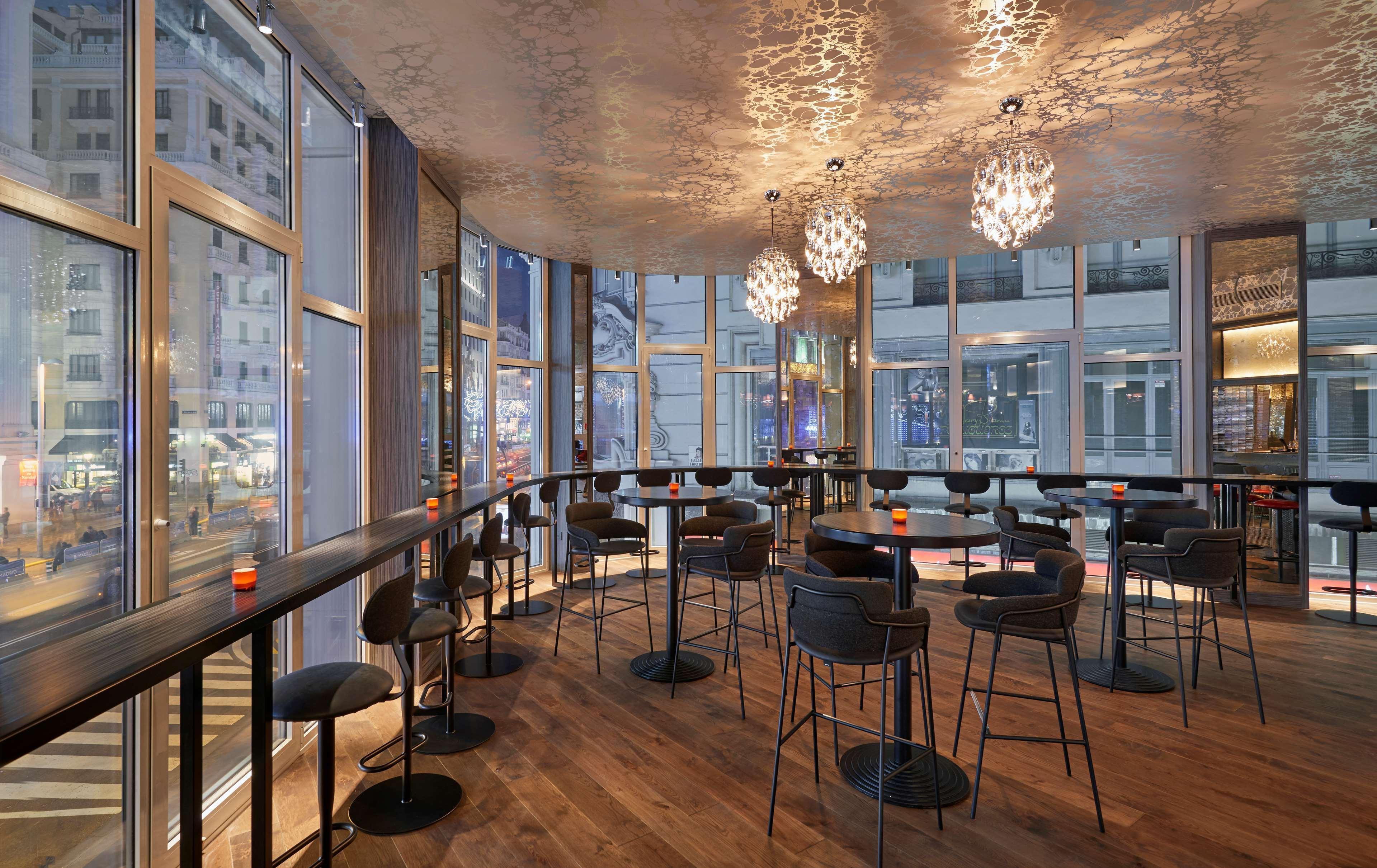 Hyatt Centric Gran Via Madrid Hotel Ngoại thất bức ảnh The bar at the 10th floor